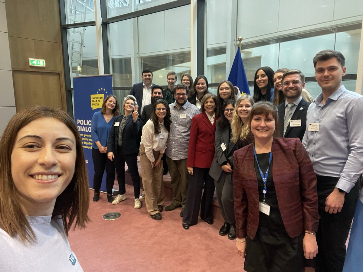 The last youth policy dialogue with the Commissioner on <a href="/EU_Health/">EU One Health</a> <a href="/SKyriakidesEU/">Stella Kyriakides</a> on #MentalHealth 

<a href="/Youth_Forum/">European Youth Forum</a> is present with our Board member <a href="/ismapaezcivico/">Ismael Páez Civico</a> and myself. 

You can watch it here: 
webcast.ec.europa.eu/european-year-…

#ForYouthRights 💪