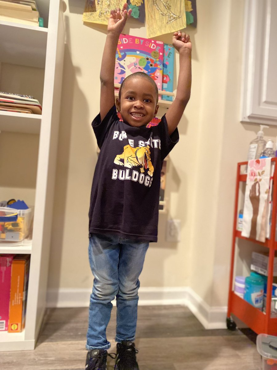 Itsmorethanmath's tweet image. “My name is Antonio and my future is HBCU!”

My almost kindergartner reppin Mommy’s alma mater 👩🏾‍🎓 
 
@BowieState 
#itsmorethanmath