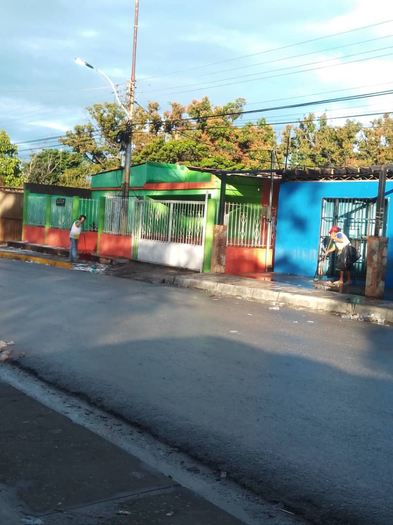municipio_diaz's tweet photo. Luego de una temporada de carnaval de mucho éxito para turistas y residentes, nuestras cuadrillas realizan su trabajo de limpieza y saneamiento ambiental en Las Barrancas
#CarnavalesFelices2023
#RetornoFeliz
@PSUV_NE @hugbelpsuv @Minturvzla @dcabellor @NicolasMaduro https://t.co/ADkOPb4uAL
