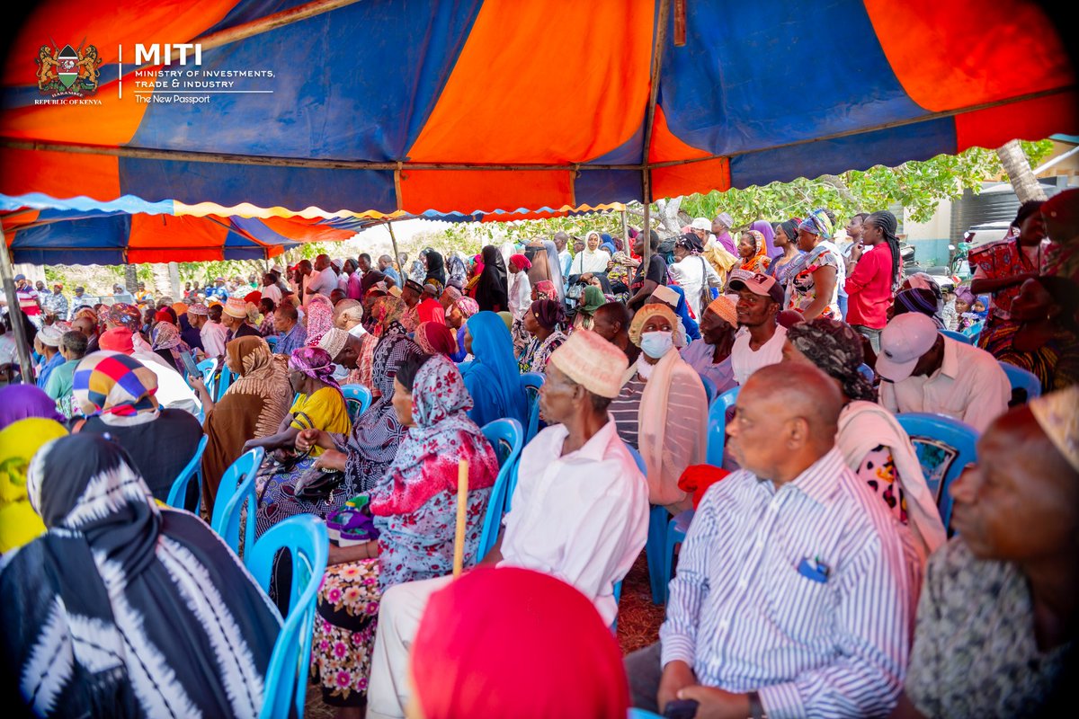 HonMoses_Kuria's tweet photo. This afternoon I have held meetings with local leadership as well as project affected persons of the Dongo Kundu SEZ as we eagerly expect the first investor to move in shortly.
#KeIsOpenForBusiness
#🇰🇪IsOpenForBusiness https://t.co/39vghlEoas