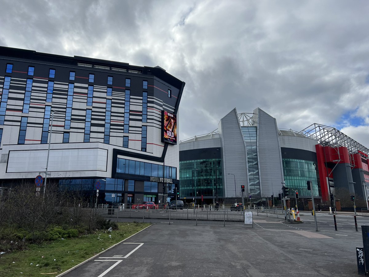 Enjoyable day speaking with @StreetReds_MU at their careers event on behalf of @SoccerLtd and @FindelEducation @hotelfootballuk today, some big dreams, some committed people and some great questions #careers #football