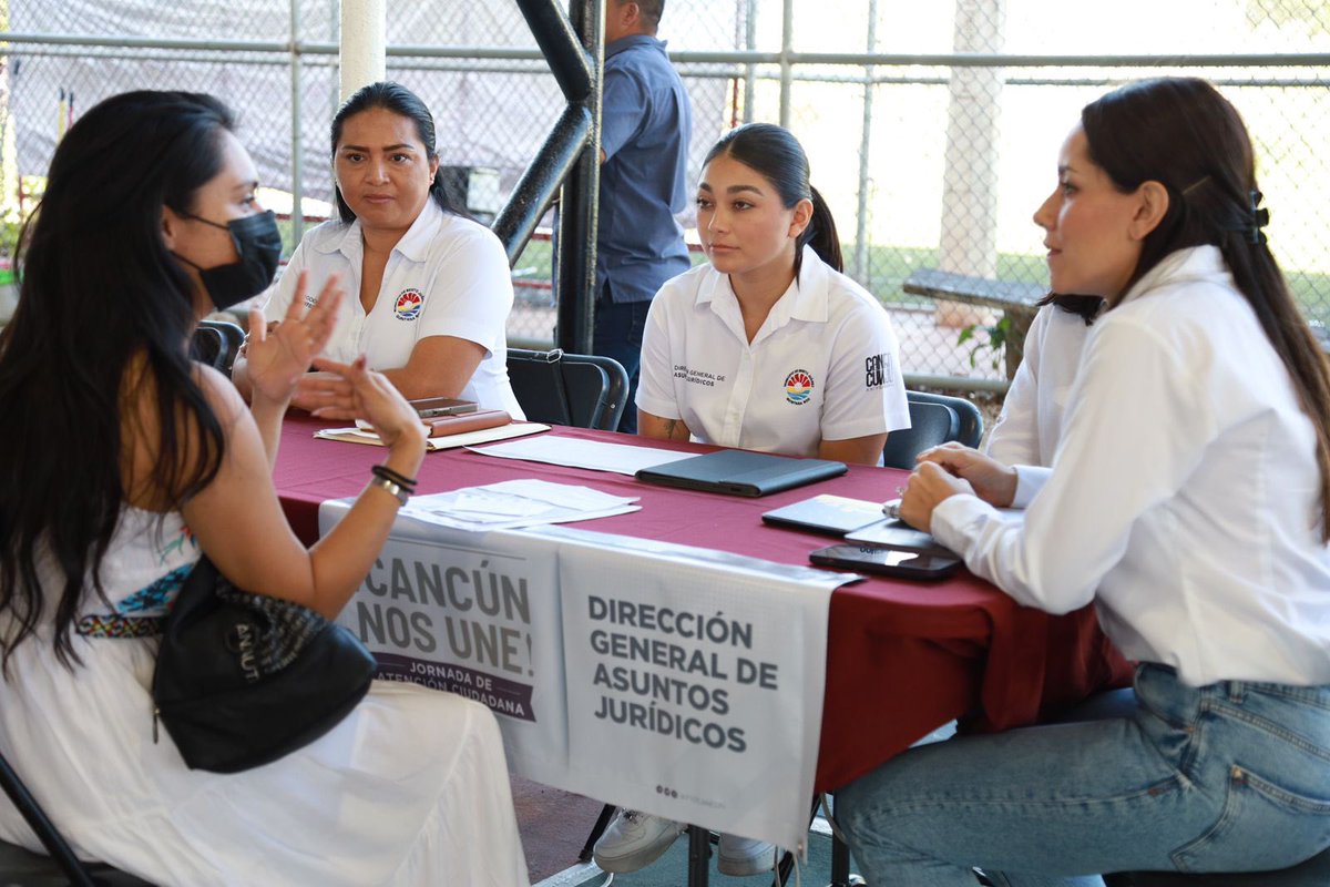 AytoCancun's tweet photo. acercó más de 100 trámites y servicios a la 📍unidad deportiva de la #SM221.
#CancúnNosUne.🤝 2/2 https://t.co/yoHsQJX2s1