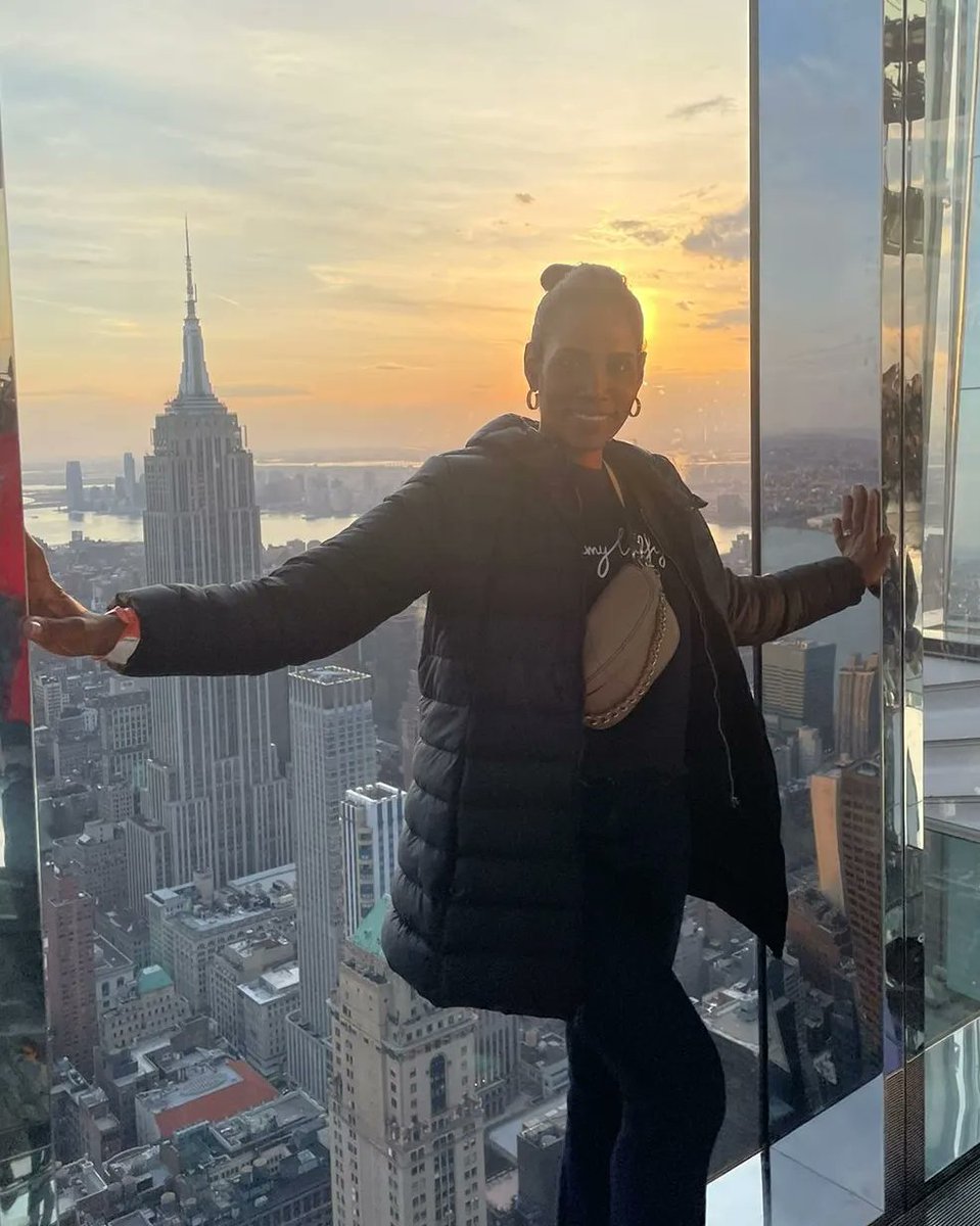 EdnaJaramillotv's tweet image. &quot;La vida es lo que hacemos de ella. Los viajes son los viajeros. Lo que vemos no es lo que vemos, sino lo que somos&quot;... Nada más bello es ver el atardecer desde distintos lugares del mundo ✨️❤️🙌🏻. #mujerempoderada #fuerzademujer #imperfectamentefeliz #nyc #eeuu