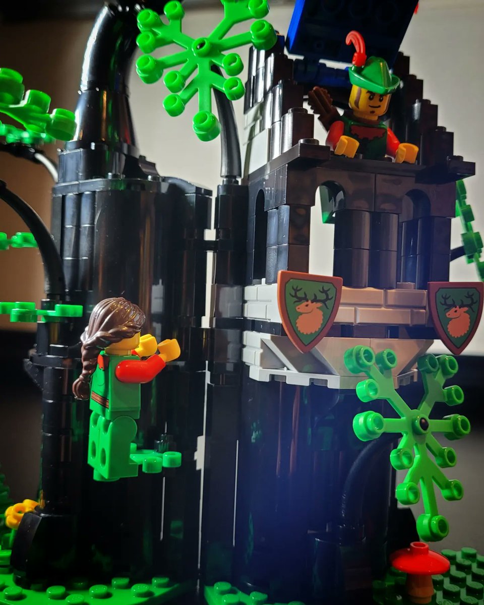 AllenAfol's tweet photo. Forest Hideout GWP!
This just takes me back to my childhood forestmen sets, and is an awesome little build.
Makes me want to start a petition to bring back a full forestmen range!
When do we want it, now...
#foresthideout #gwp #lego #afol #allenafol #legopic #legophotography https://t.co/N44VNjP3a8