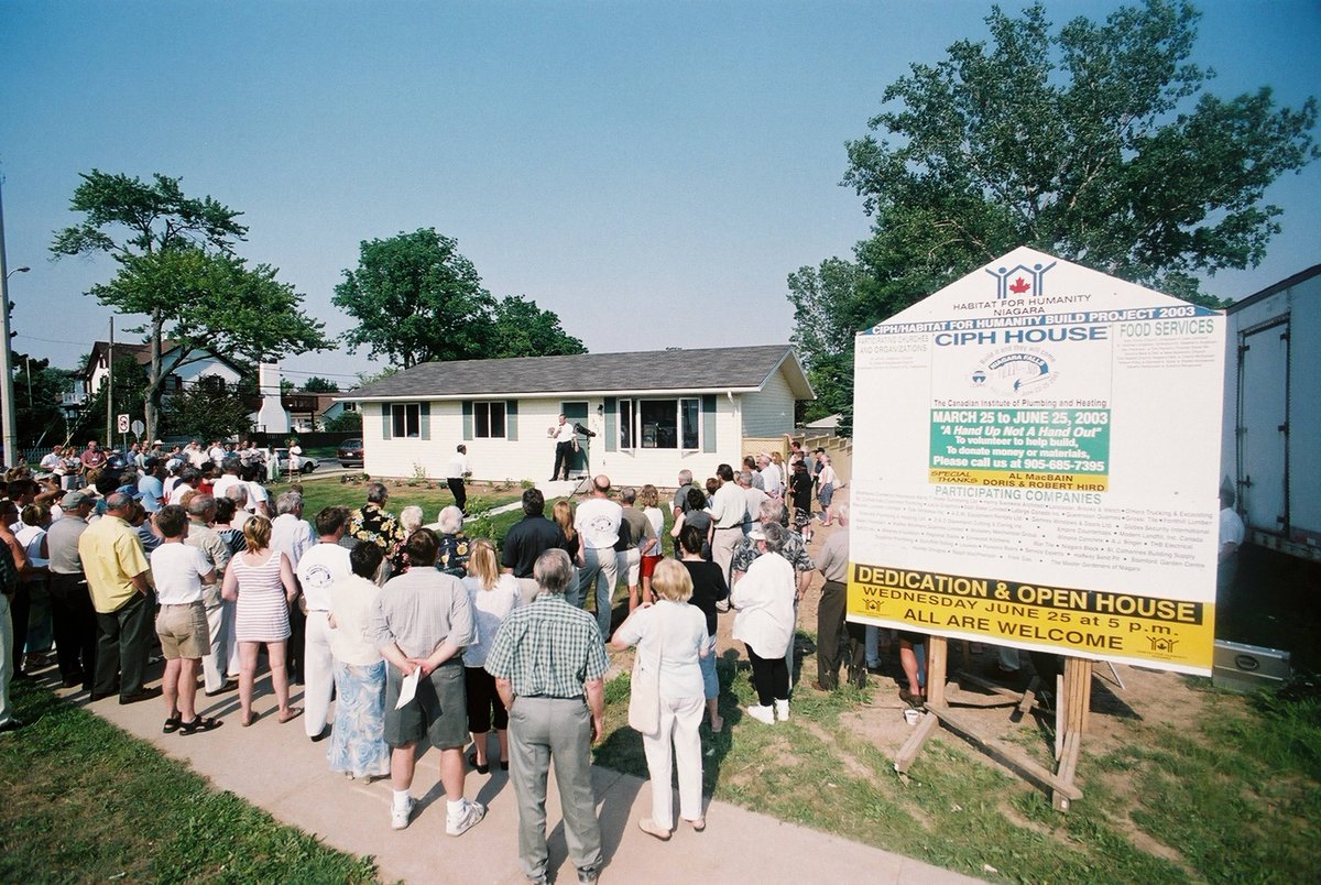 HabitatNiagara's tweet photo. If you’ve ever attended a Home Dedication Ceremony, you’ll remember the feeling of joy as the keys get handed over to the new homeowners. This @CIPHnews house marked our 11th build in #NiagaraFalls in 2003.
#Anniversary #HabitatNiagaraTurns30  #ThrowbackThursdays https://t.co/Xq3xWEyiSX