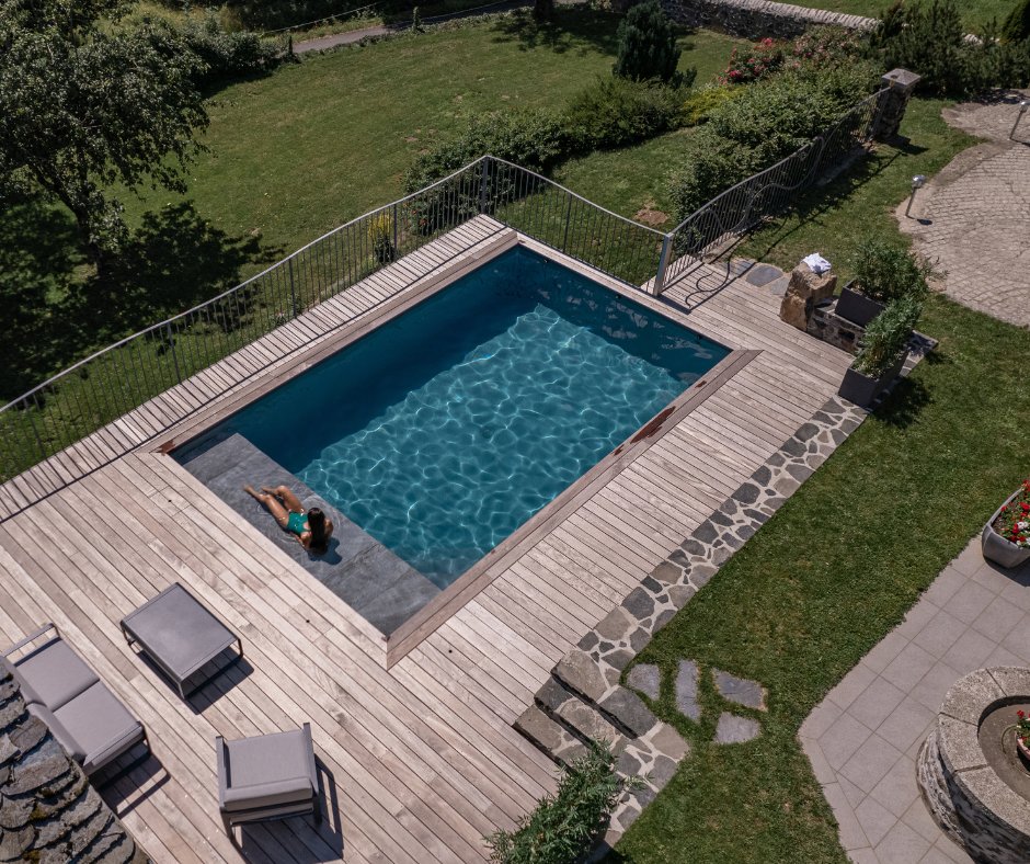 Piscines2France's tweet photo. Retrouvez l'album COMPLET de cette piscine construite dans une loge aux cochons 💙 https://t.co/mj3tv49WVb