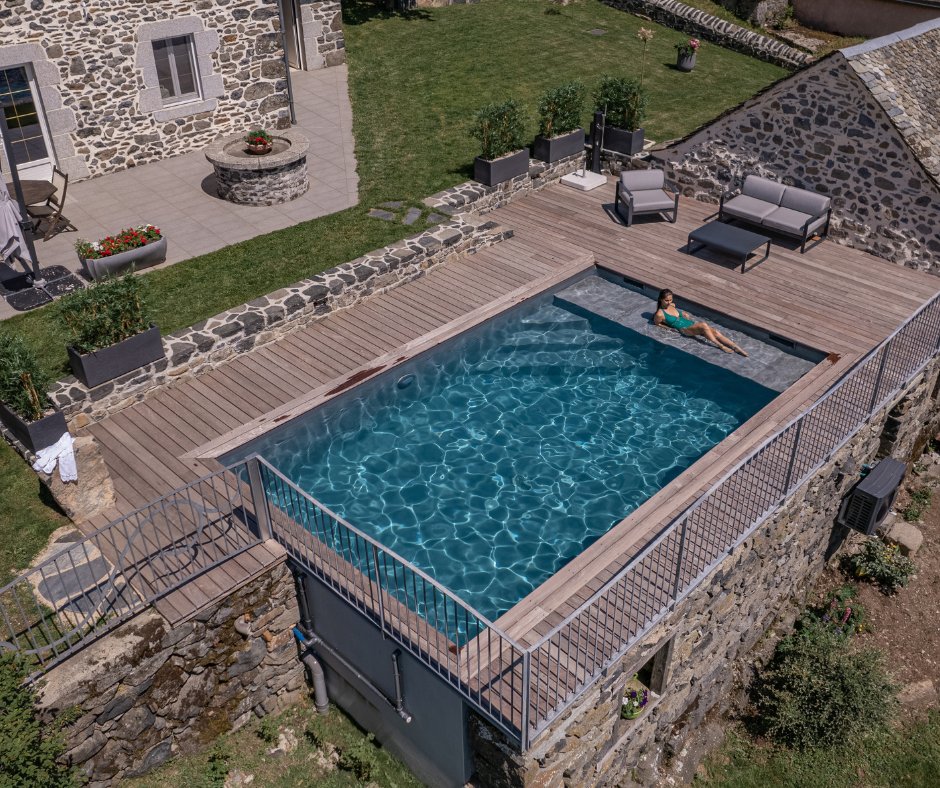 Piscines2France's tweet photo. Retrouvez l'album COMPLET de cette piscine construite dans une loge aux cochons 💙 https://t.co/mj3tv49WVb