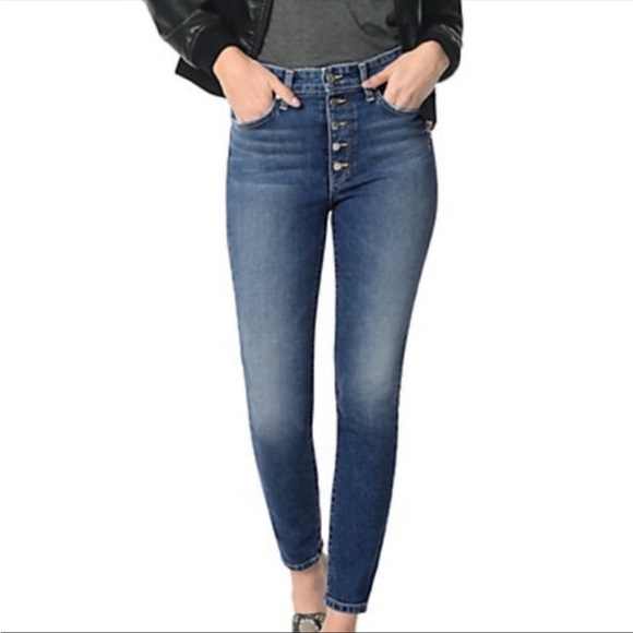 Jenniferperciv2's tweet photo. So good I had to share! Check out all the items I'm loving on @Poshmarkapp #poshmark #fashion #style #shopmycloset #louisvuitton #joesjeans #mother: https://t.co/qHbfbcFmY7 https://t.co/XhVBOE7E8o