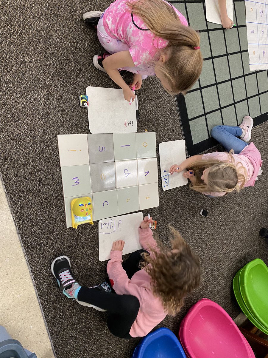 mllemolzanclass's tweet photo. Coding with Bluebot to encode and decode both words and nonsense words for the win! @KingsvilleCobra @cobrasLS https://t.co/hu5Uy1Ji0G