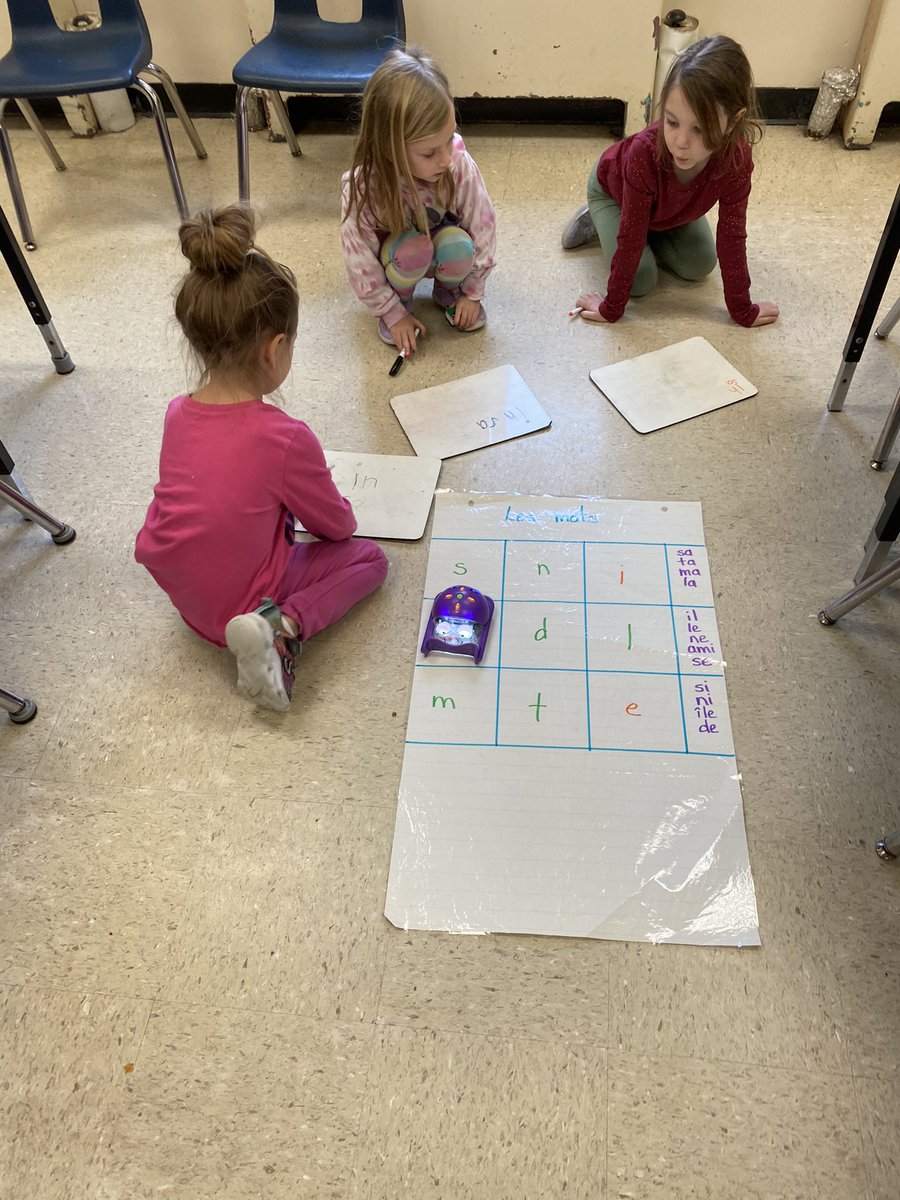 mllemolzanclass's tweet photo. Coding with Bluebot to encode and decode both words and nonsense words for the win! @KingsvilleCobra @cobrasLS https://t.co/hu5Uy1Ji0G