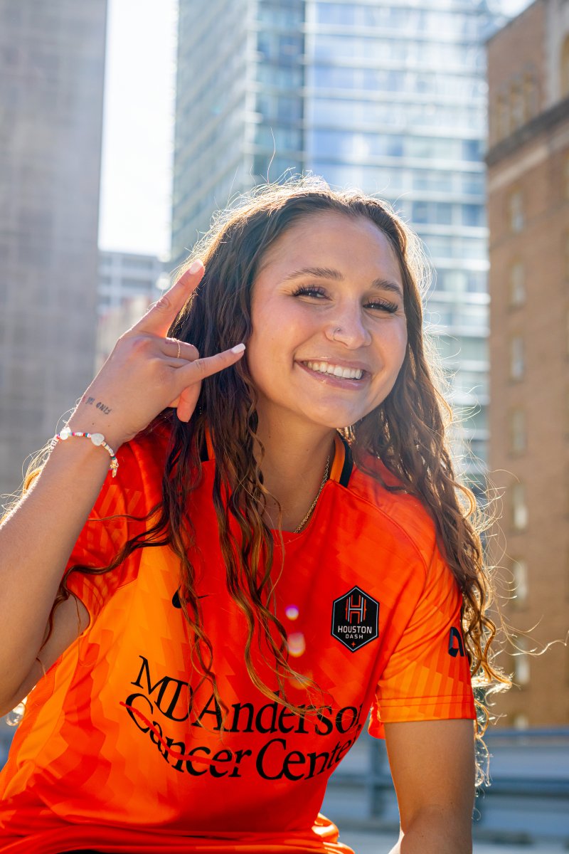 Stop by the George R. Brown Convention Center team store from 1 pm - 6 pm to purchase our 2023 home kit!

📍 1001 Avenida de las Americas, Unit 1 

#HoldItDown