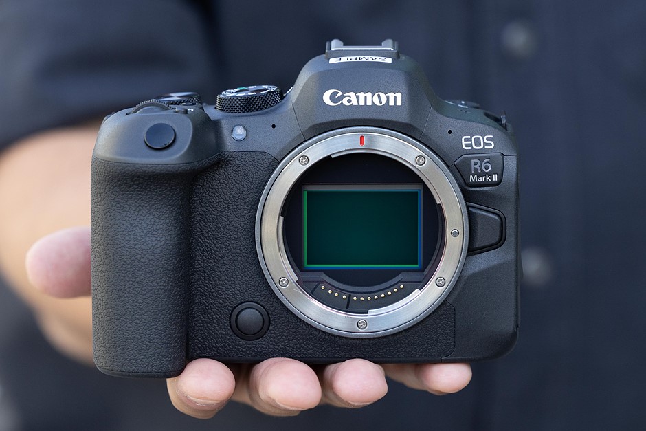 3DFONTS's tweet photo. Canon EOS R6 II review https://t.co/sG49ygcFs3 https://t.co/1ExF981eEY