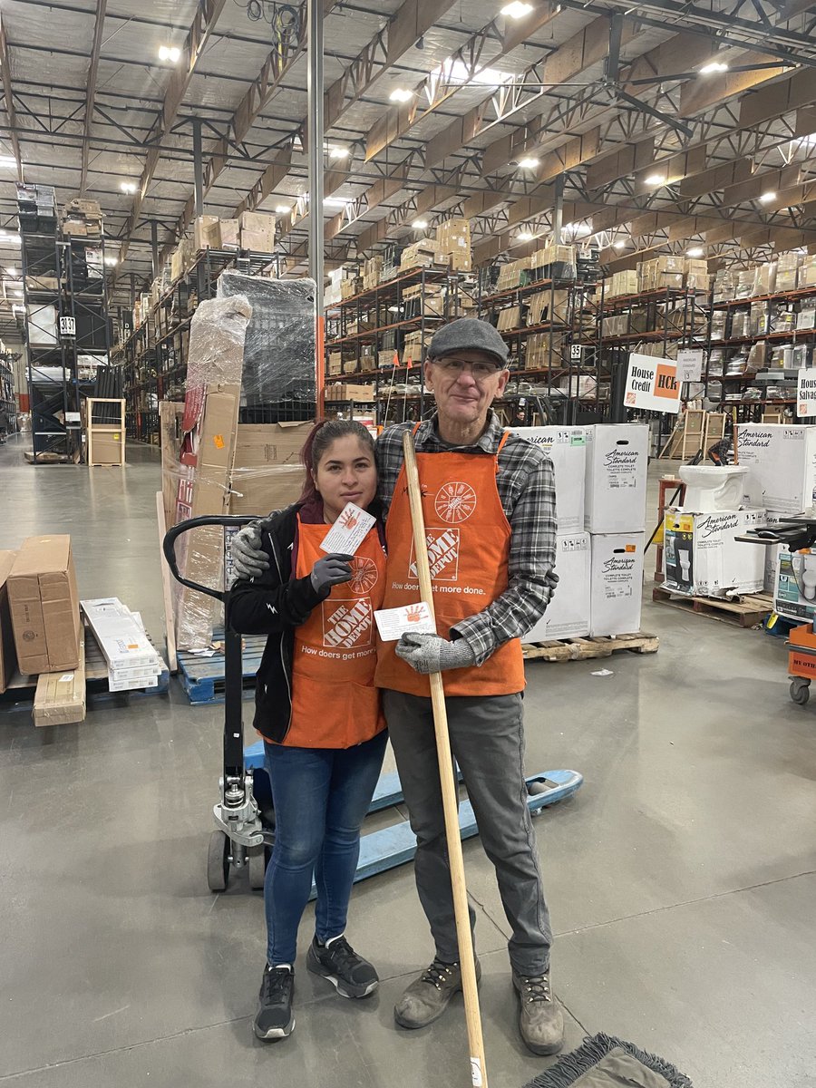 ⁦<a href="/KC_8617/">Kelly Clark</a>⁩ ⁦<a href="/StephFerrellTHD/">Stephanie Ferrell</a>⁩ ⁦<a href="/FaryalAhmed20/">Faryal Ahmed</a>⁩ ⁦<a href="/TCampHD/">Troy Campbell</a>⁩ ⁦<a href="/KiernanTamara/">Tamara Kiernan</a>⁩ ⁦<a href="/AlynBowman/">Alyn Bowman</a>⁩ Outstanding job on placing Safety First, associates from Bulk Sort Eduardo, Julia, Diana and Mark displaying SIM Techniques and cleaning as you go👏🏼👏🏼💯😊