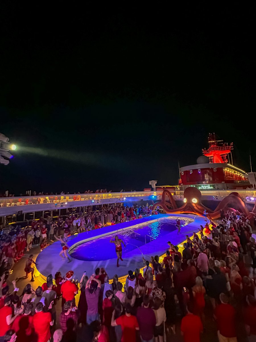 Cruise_118's tweet photo. Entertainment is also something not to be missed on board @VirginVoyages #ValiantLady.  My personal highlight has to be the incredible Happenings Cast, who go out their way to make the cruise holiday amazing throughout the day and into the evening

@sparkx https://t.co/bT6Eagw8wv