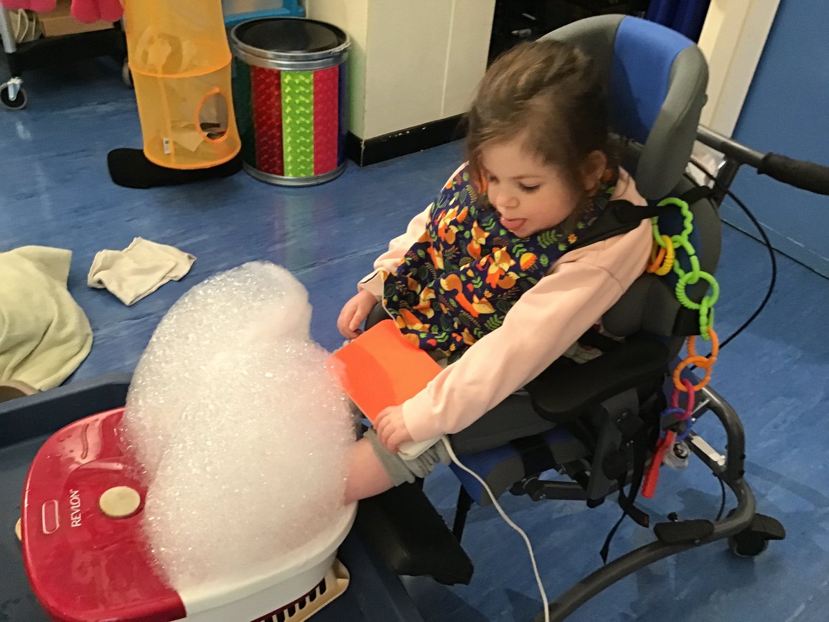 PennyField2021's tweet photo. One of our pupils in Raindrops class was able to use the switch to turn the foot spa on. She had a lovely time exploring the bubbles ππ«§ #SwitchWork #CauseAndEffect #WowWednesday https://t.co/EwG3yY8AYz