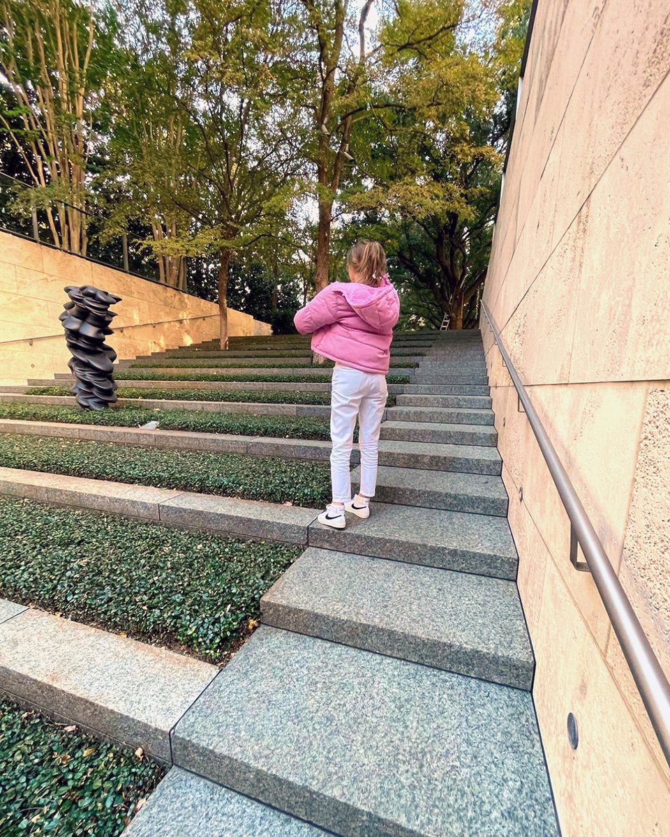 nashersculpture's tweet photo. It’s #BrainHealthWeek! 🧠 Here’s a tip on how you can create healthy brain habits at the Nasher.
👁 Look at the art you love! Spending time with your favorite artwork increases blood flow to your brain by 10%—the equivalent to looking at someone you love. https://t.co/6s8NV9rJi7