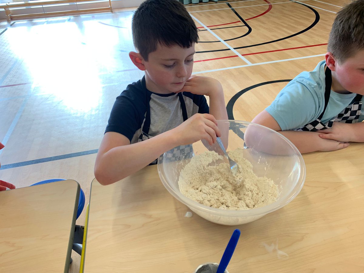 LamingtonPrima1's tweet photo. Today in cooking we made soda bread and cornbread and compared the baking process and taste 😋Lots of working together and time management required #EmployabilitySkills #SkillsForLearning https://t.co/rmBkoYzGcH