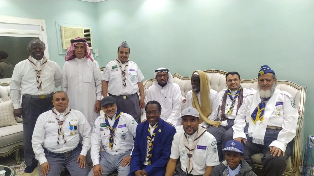 ضمن الاحتفال بيوم التأسيس اقامت لجنة البرامج  بمكتب رواد كشافة محافظة الطائف بحضور مدير المكتب الاستاذ يحي المولد ومشاركة عدد من الرواد زيارة لمتحف الشريف بالطائف
لصاحبة الرائد الكشفي على الشريف
تم خلال البرنامج تقديم فقرات على المسرح تضمنت 
قصيدة شعرية للشبل عبد الله