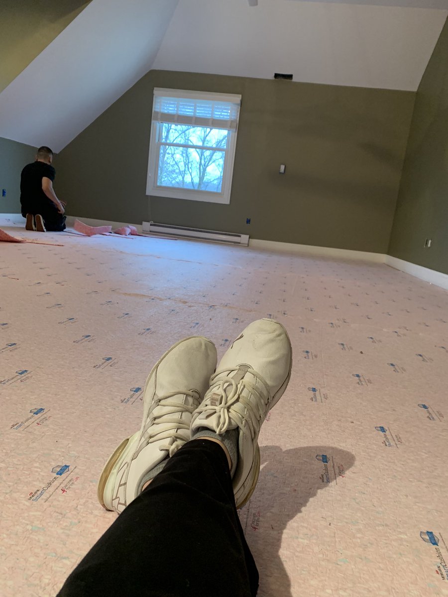 KmbJahzMERlxr77's tweet photo. My work pumas so dirty already. #pumasgirl #doUrThing #workdays #bekindoutthere #dontHate #boomerang #thingsalwayscomebacktoU #boomboombangpow 💥 🧰 💡 ✨ https://t.co/mlGCvxPs9T