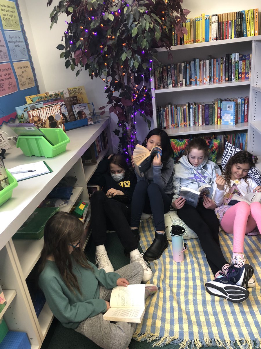 4th graders reading in cozy corners <a href="/PikeSchool/">Pike School</a>
