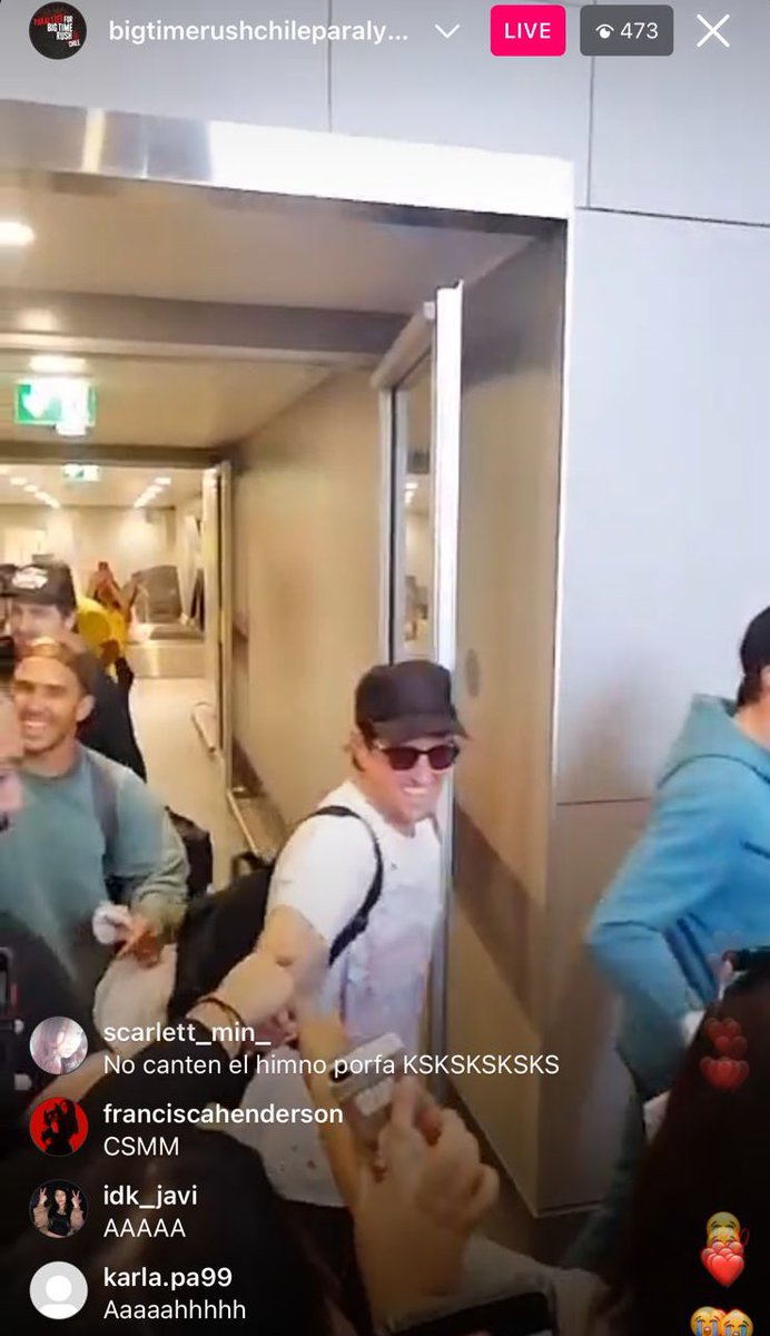 BTRColombiaFC's tweet photo. 🚨| ¡LOS CHICOS ACABAN DE LLEGAR A CHILE! 🇨🇱

BIG TIME RUSH YA ESTÁ EN TIERRAS LATINOAMERICANAS😭❤️

Tomado de live: bigtimerushchileparalyzed https://t.co/LI2c2aRSR2