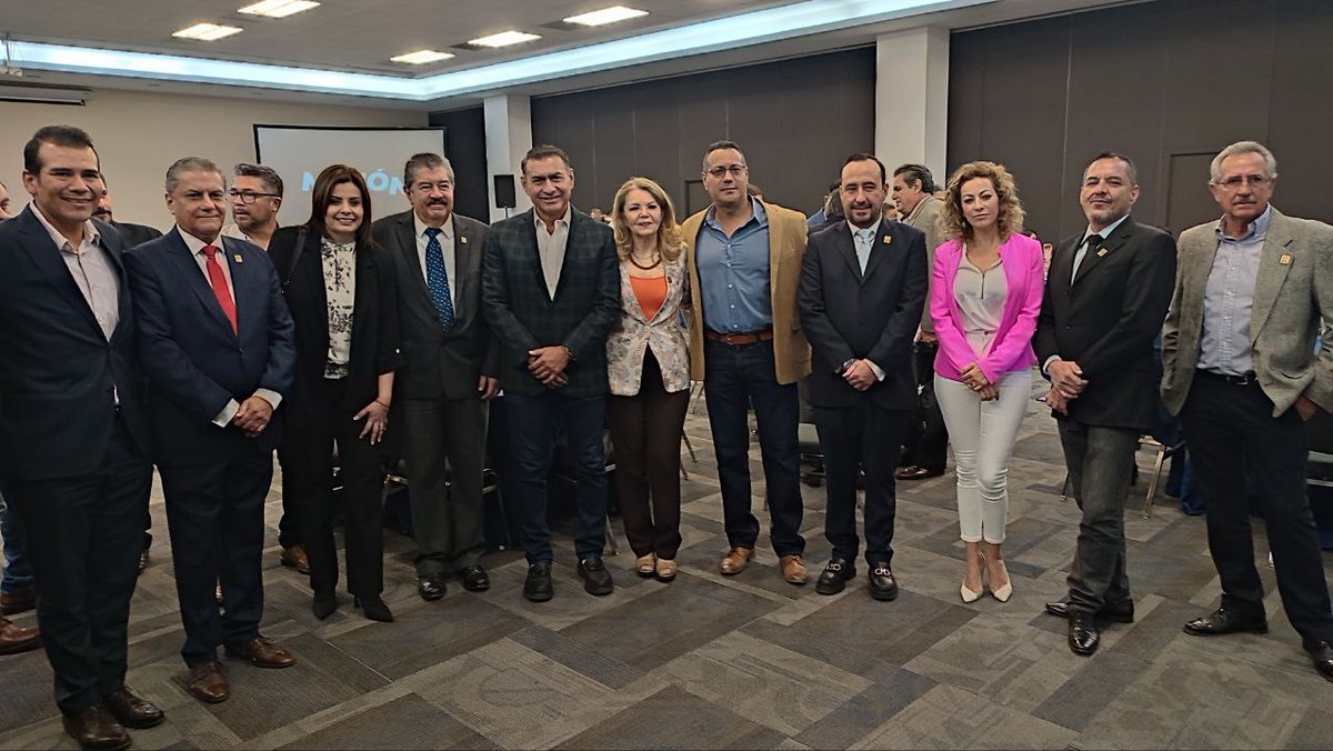 SalvadorZamoraZ's tweet photo. Presenté la ponencia “Tlajomulco como tractor de la economía” en la @ExpoGuadalajara al @CEEJalisco, donde hablamos sobre cómo trabajamos para que en nuestro municipio se invirtieran cerca de 39,000 millones de pesos de origen público y privado del 2021 al 2024. https://t.co/1uT8FNnXGZ