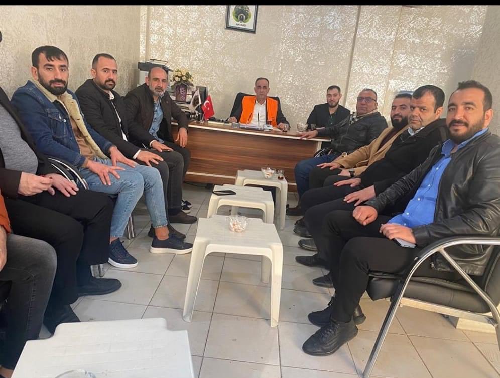 Depremzede kardeşlerimize yardımlar devam etmekte...silopinin sesi olan değerli yazarımız Dündar Sansur'unda hem derneğe ziyaretinden hem yardım paketlerinde bize yardım ettiğinden dolayı teşekkür ederiz.#silopi #deprem #SONDAKIKA