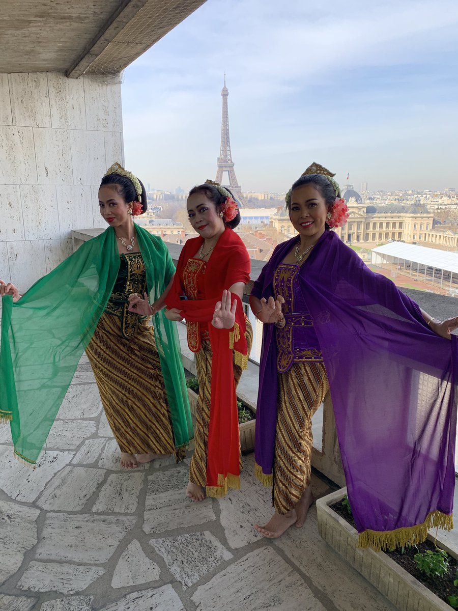 alison_phipps's tweet photo. #InternationalMotherLanguageDay2023 took place in partnership with Indonesia @UNESCO this year. Over 700 languages spoken and presentations showing the critical importance of the arts in mother language education. Really cutting edge work and wonderful demonstrations too. https://t.co/2RDTai3HU1