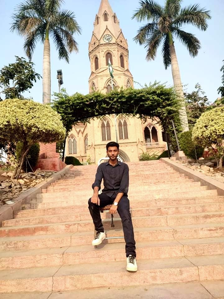 Arsim33573826's tweet photo. If it doesn't challenge you, it doesn't change you...@gcuniversitylhr #ravian https://t.co/ZvWx3YRJNY