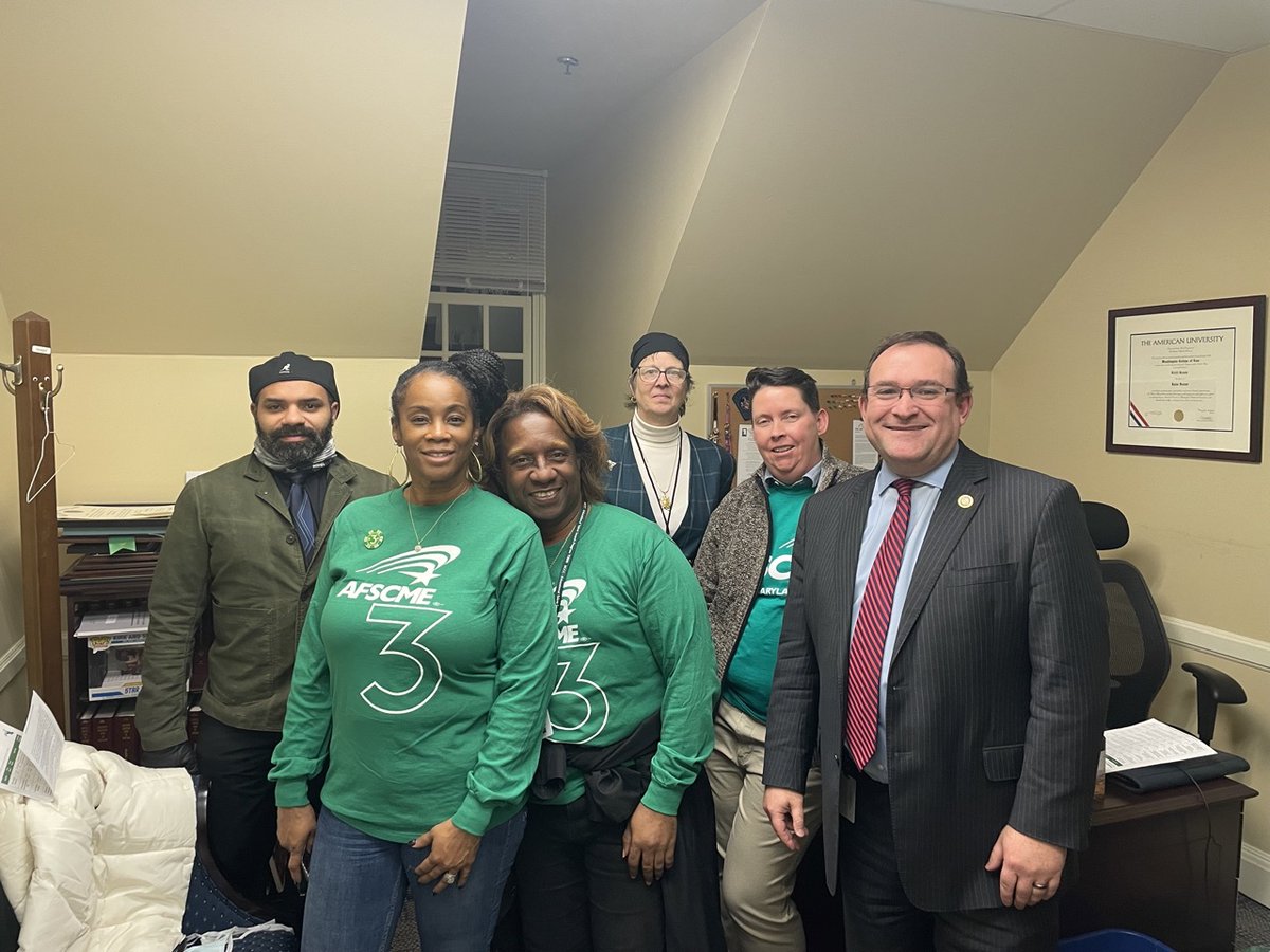 AFSCMEMaryland's tweet photo. We had a great Higher Education Lobby Night this past Monday! 💪

We spoke with our legislators about improving working conditions, including health/safety measures and telework policies, raising wages to reflect the rising cost of living, and more.

#AFSCMEinAnnapolis https://t.co/7HLy5wEuBv