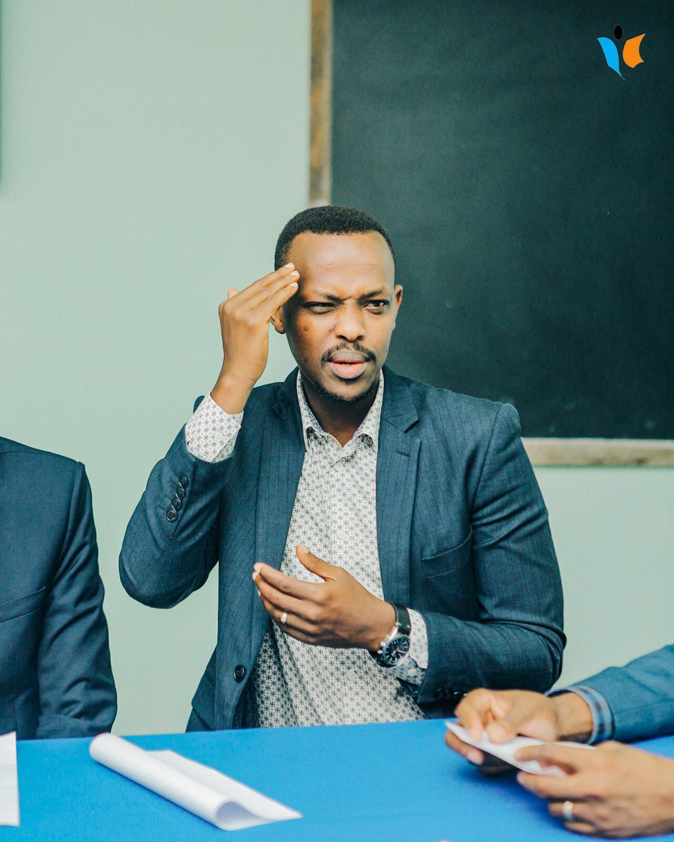 MagazineJimbere's tweet photo. ✍🏾 Kamugisha Willy, représentant de l'#AVLS: "Notre but est de faciliter les échanges entre les sourds et le personnel du #CHUK. D'autres formations vont se poursuivre à l'@AnssBurundi et @ABUBEF. Nous comptons aussi organiser de tels ateliers à l'interieur du pays"

#Burundi https://t.co/O1s7kabiFq