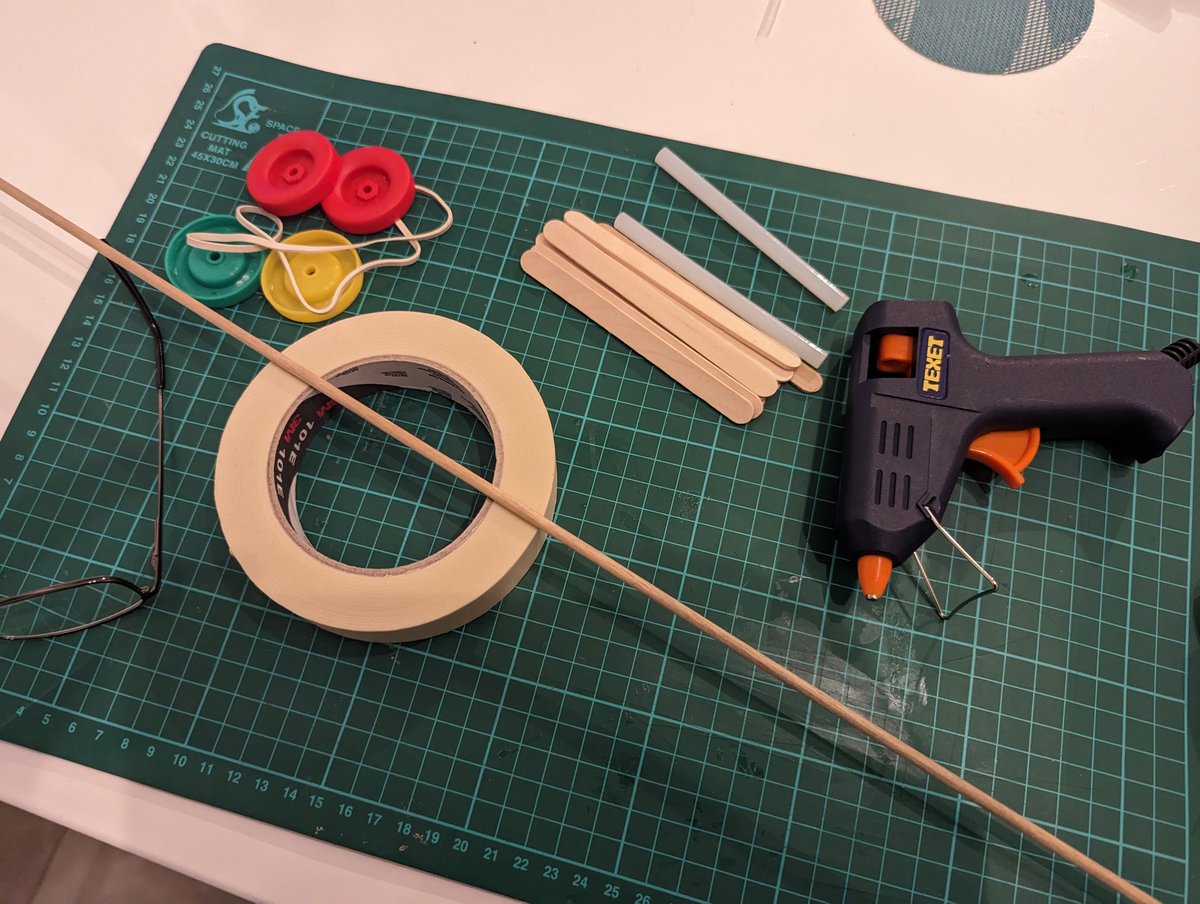 acevansIT's tweet photo. When you have to quickly make a slingshot car ready for tomorrow's DT lesson, before taking the youngest out to football training!! ��� 🤦‍♂️🏎️ @kapowprimary https://t.co/YiIQadYFKv