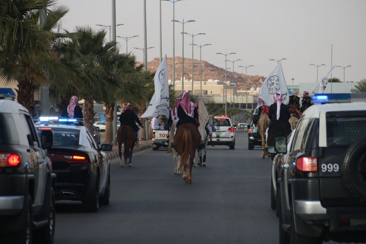AljoufSA's tweet photo. فرع وزارة الرياضة بـ #منطقة_الجوف ينظم مسيرة احتفال بمناسبة #يوم_التأسيس ، شملت الهجن والخيل والسيارات الكلاسيكية والدراجات النارية والهوائية و نادي الجوف للمشي ،ويتوج الفائزين بالمسابقات.

#يوم_بدينا https://t.co/OE45lKoldQ