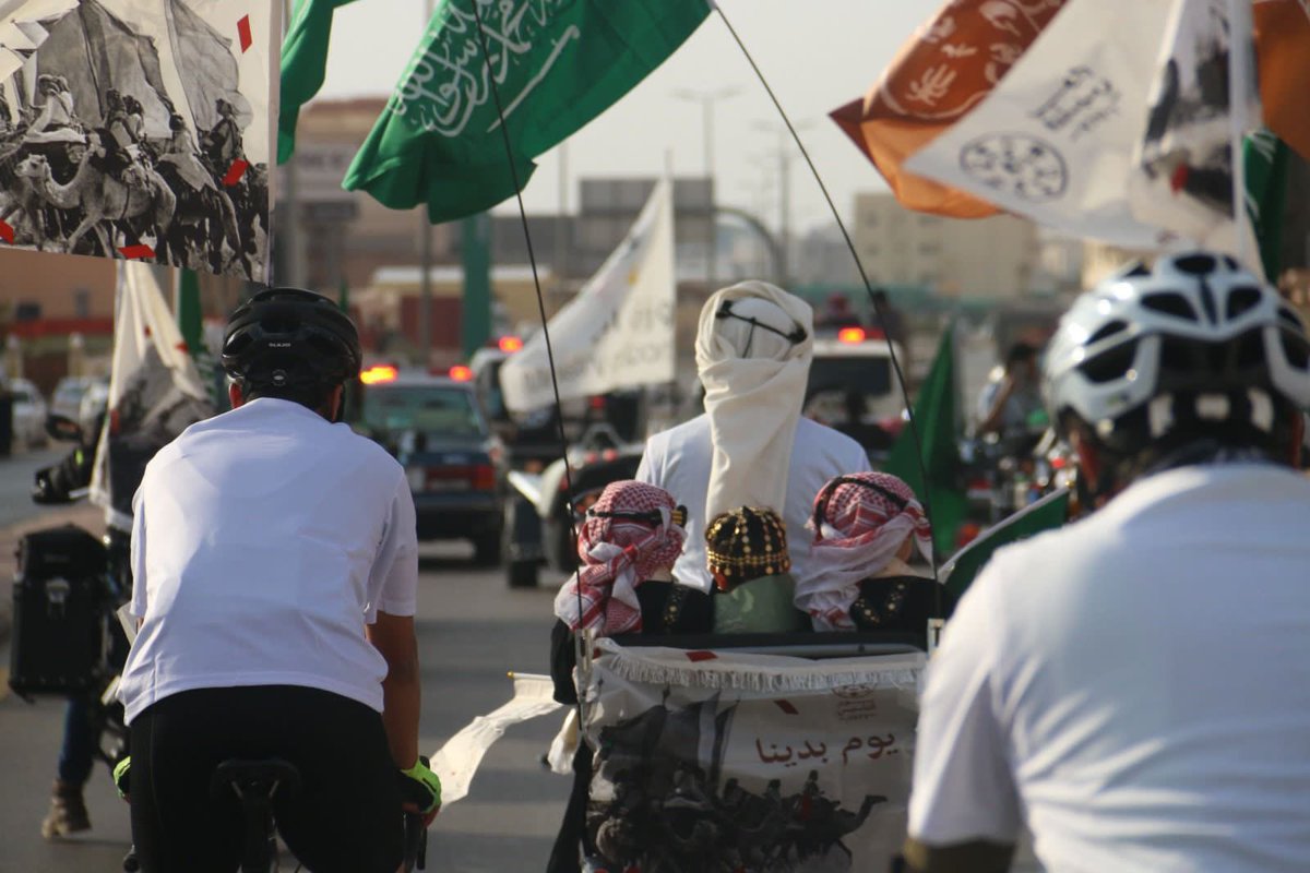 AljoufSA's tweet photo. فرع وزارة الرياضة بـ #منطقة_الجوف ينظم مسيرة احتفال بمناسبة #يوم_التأسيس ، شملت الهجن والخيل والسيارات الكلاسيكية والدراجات النارية والهوائية و نادي الجوف للمشي ،ويتوج الفائزين بالمسابقات.

#يوم_بدينا https://t.co/OE45lKoldQ