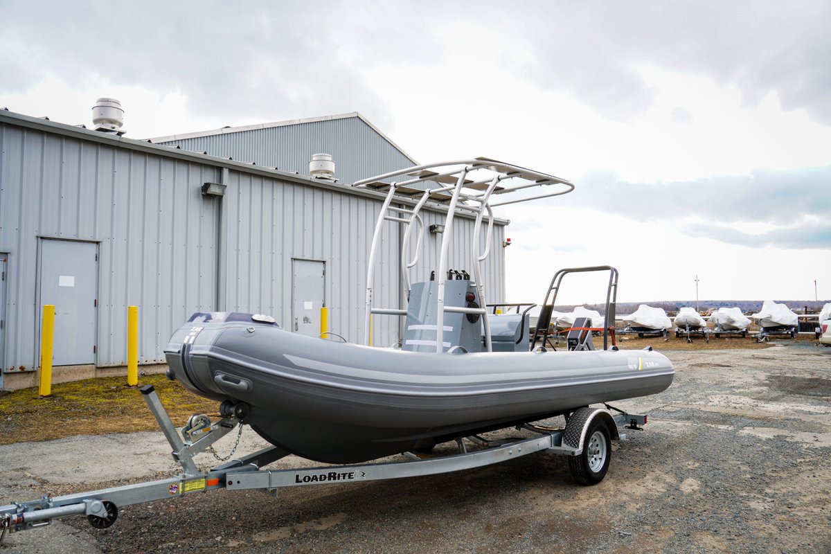 MarineThinking's tweet image. Continuing from last week, here are few more behind-the-scenes pics of our upcoming #Autonomous #RHIB boat. 

Now that we've completed our upgrades to propulsion and steering systems, it's back to HQ for some more tinkering.🛠️ 

#AlmostThere