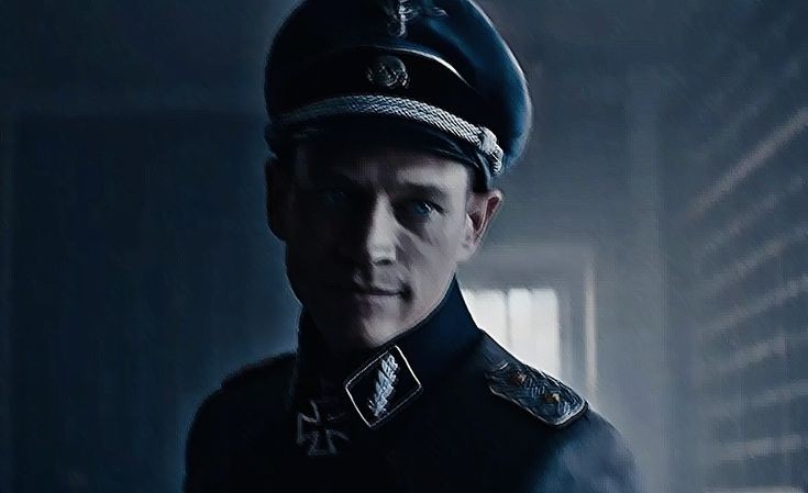 "Ölürken ne bırakır insan bir avuç et ve kemik. Asıl ruhlara bıraktığımız izlerdir hazinemiz".