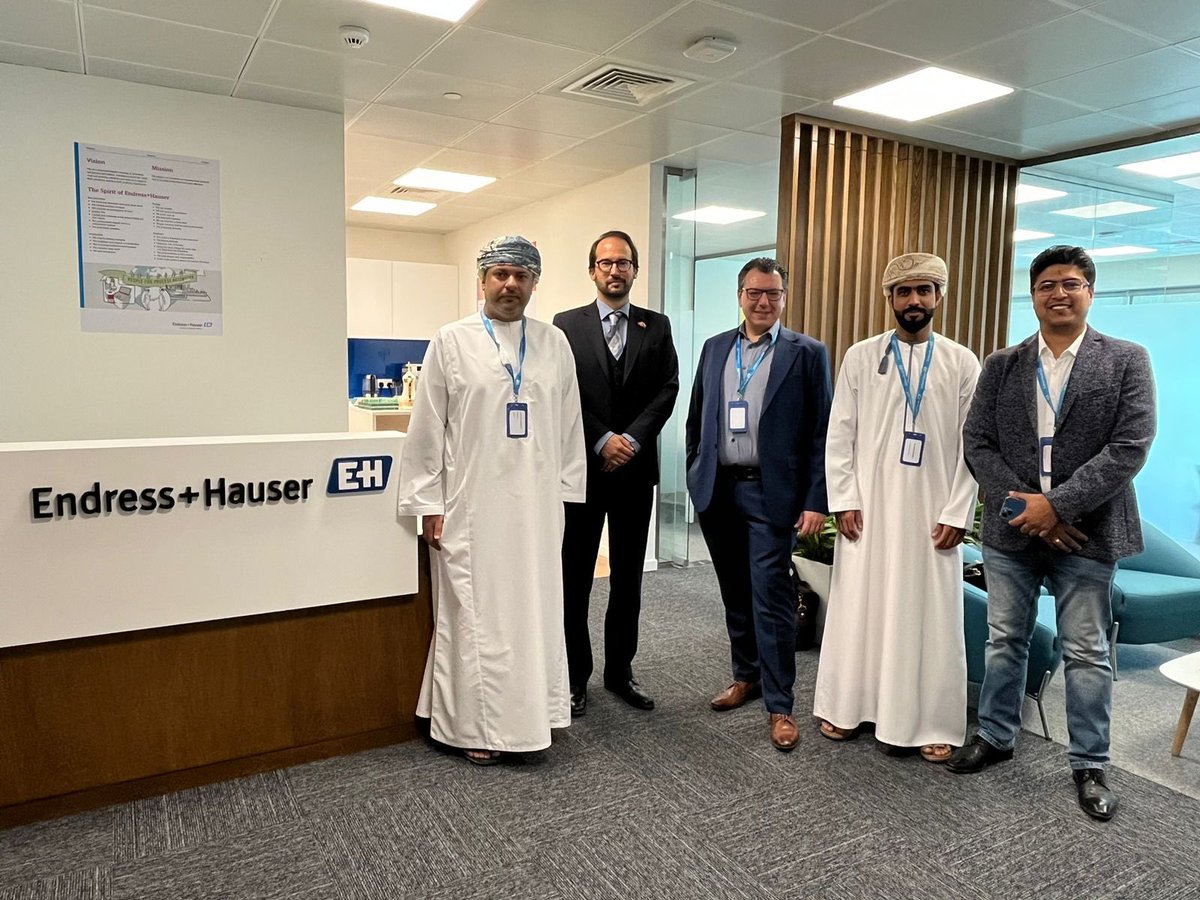 سعدت اليوم بزيارة السفير السويسري في سلطنة عمان الدكتور توماس اورتلي للاطلاع على الخدمات التي يقدمها فرع شركتنا #EndressHauser في مساندة مختلف القطاعات الحيوية في السلطنة حيث تم مناقشة التعاون في عدة مجالات تطويريه <a href="/FMofOman/">وزارة الخارجية</a>