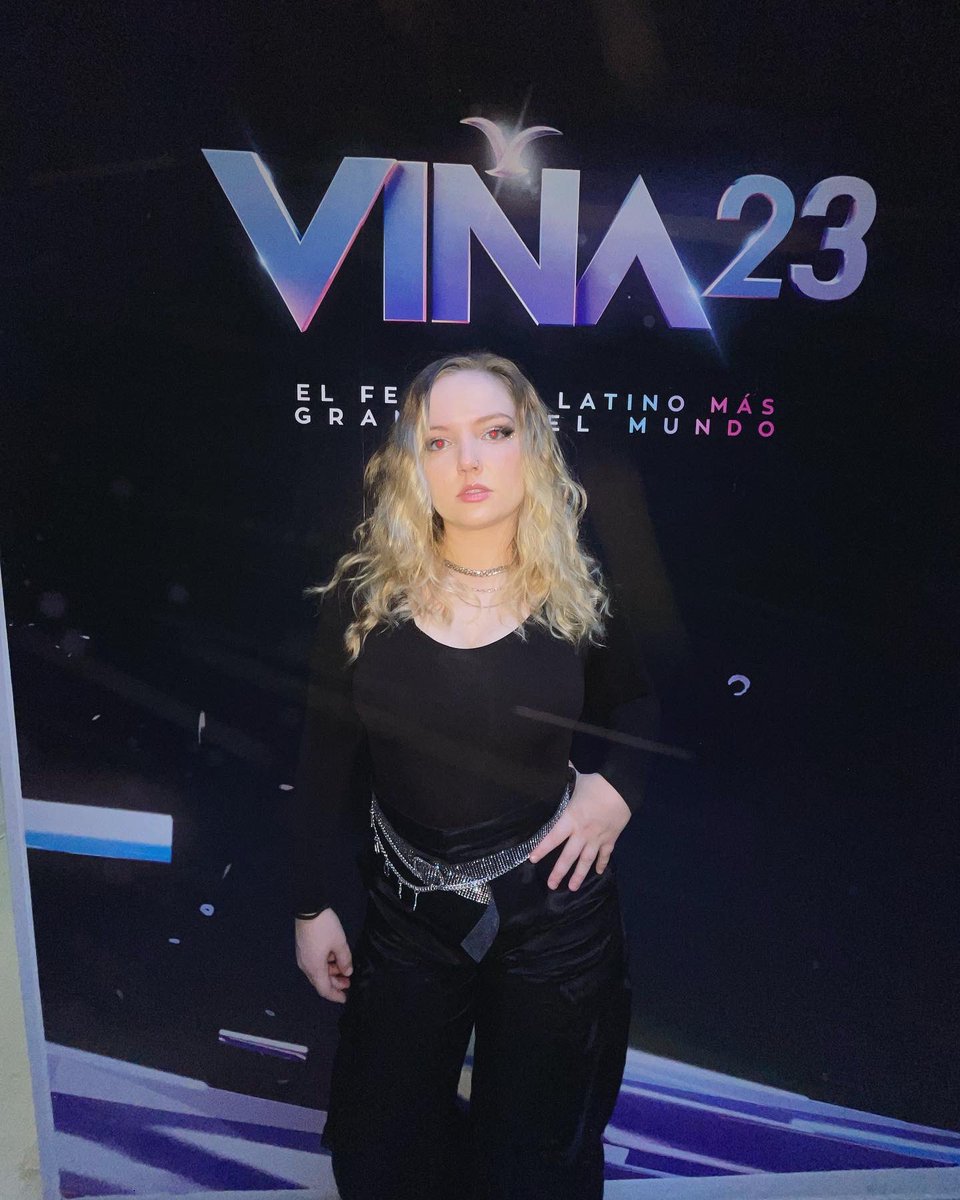 jemheigis's tweet image. Viña Del Mar w/ @karolg 2023 🥳❤️‍🔥 #VINA2023 #keyboardplayer #MananaSeraBonito