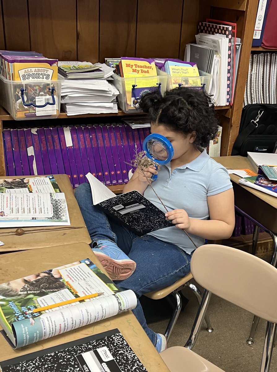asdcentral's tweet photo. We have some budding #scientist in @MsFigard 3rd grade class. #stem #handson #studentengagement @davinciscience @kyle_kauffman @AllentownSD https://t.co/PKXaOhBLo3