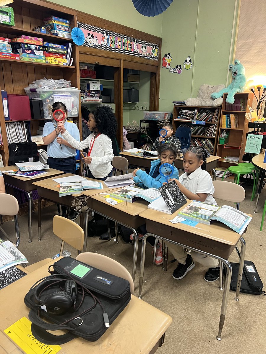 asdcentral's tweet photo. We have some budding #scientist in @MsFigard 3rd grade class. #stem #handson #studentengagement @davinciscience @kyle_kauffman @AllentownSD https://t.co/PKXaOhBLo3