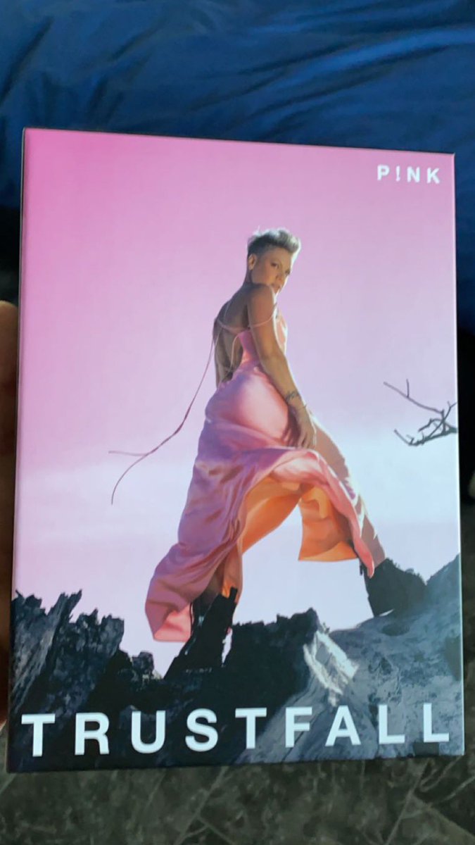 Ronnie_Lynch91's tweet photo. @Pink super deluxe boxset had arrive this afternoon! Loving it ha also purple vinyl be coming soon! Eek #Pink #TRUSTFALL #PurplePinkVinyl #SuperDeluxeBoxSet 🙌🏼 https://t.co/xNDMnyiO1f