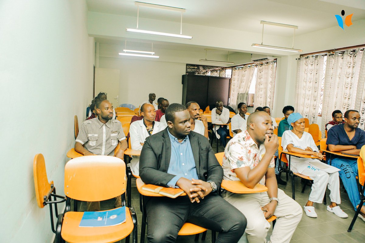MagazineJimbere's tweet photo. 🎙️ "Nous rencontrons des difficultés à établir une bonne communication avec les agents de santé. Avec ce programme, nous espérons qu'elle sera bien meilleure", Ntakarutimana Sylvestre, président de l'#ANSB (Association nationale des sourds du #Burundi) https://t.co/xF8FjUYsko https://t.co/74i9ZJbzdI