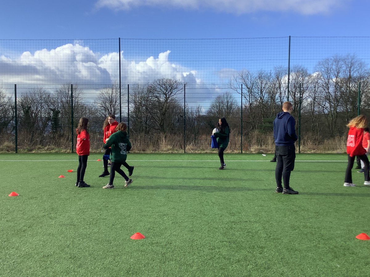StMarysLargs's tweet photo. P7’s third football/rugby session with @largsps, delivered by Sports Leader pupils from @LargsAcadPEdept was another great success! 🤩 We are really enjoying working with you all.
#community #transition @LargsAcademy @AliAllan_PLL #RRSA #Article15 #Article29 https://t.co/N3gGAAhKtO