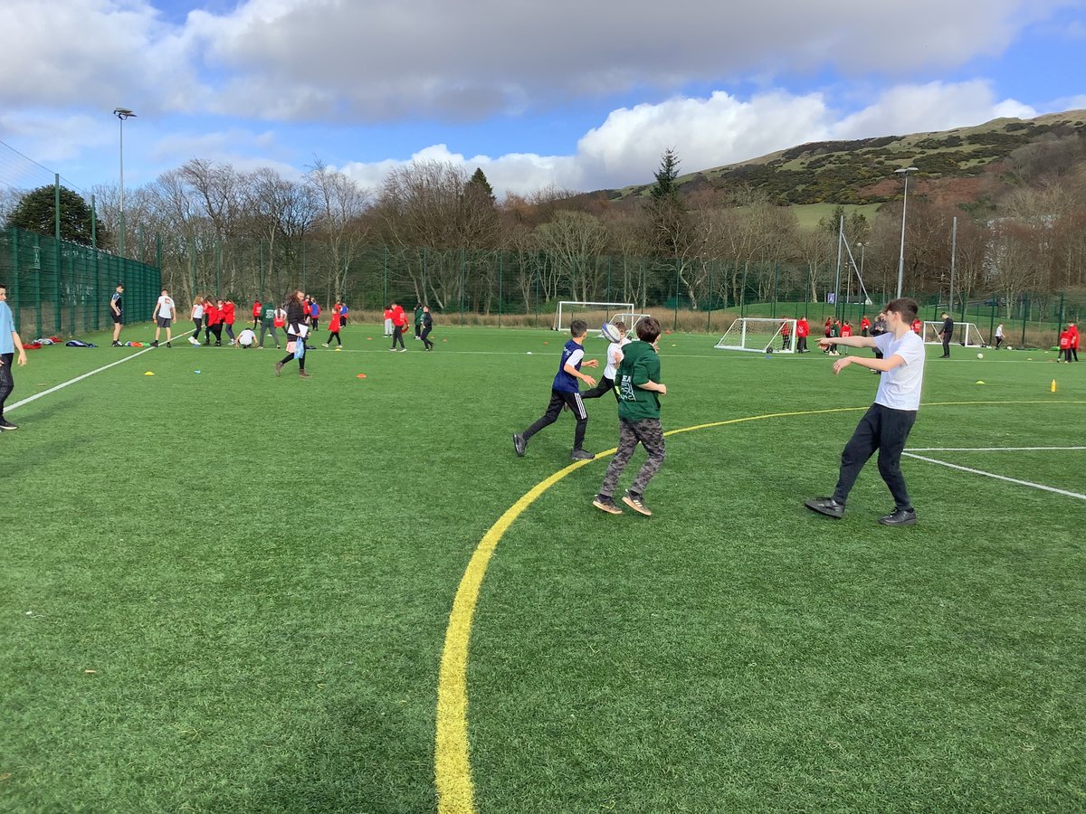 StMarysLargs's tweet photo. P7’s third football/rugby session with @largsps, delivered by Sports Leader pupils from @LargsAcadPEdept was another great success! 🤩 We are really enjoying working with you all.
#community #transition @LargsAcademy @AliAllan_PLL #RRSA #Article15 #Article29 https://t.co/N3gGAAhKtO