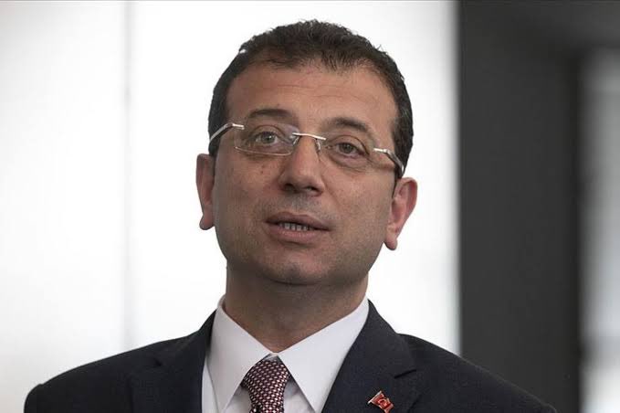 incisozluk's tweet photo. İkisi seçime girse kim kazanır? https://t.co/rNlZjhyhGo
