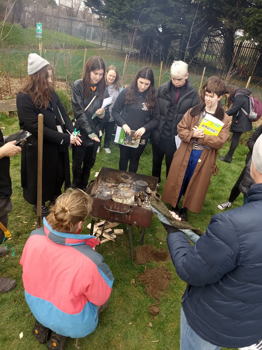 BlakestownCS's tweet photo. Another action-packed workshop led by artist Gareth Kennedy for our TY students. They were joined by @noveleco_project as they explored the wild spaces of our school grounds. Many thanks to #superprojects @fingalarts for this amazing opportunity @prog_BCS https://t.co/61uW6lC8YK