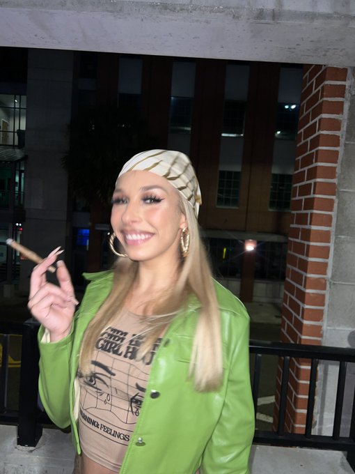 Apparently I should be posting lifestyle shit to convince twitter I&rsquo;m worthy of being here with the normies🥲😂<a href="/tag/newprofilepic"class="tags"><span>#newprofilepic</span></a>