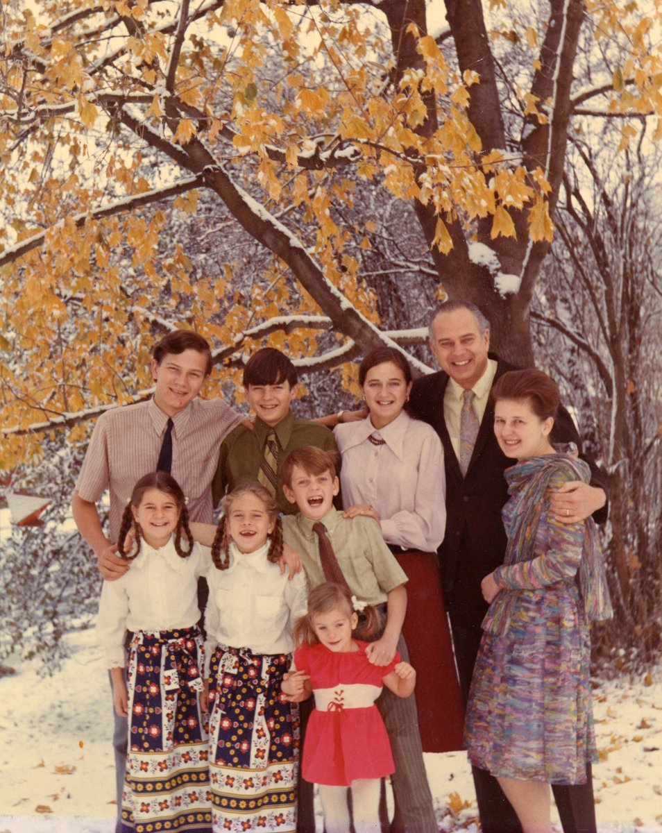 wsmagazine's tweet photo. #Pullman, says Helen Szablya ('76), Honorary Hungarian Consul Emerita for the PNW, "was a wonderful place to bring up all the kids. The neighbors would call you if they were in a place where they were not supposed to be." Listen to the latest #Viewscapes:
https://t.co/xwtewtIi66 https://t.co/hzMapUQsSu