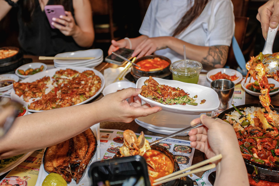 SoftKaju's tweet photo. Good food is meant to be shared among great people 🧡

#kajusofttofu #koreanfood #ocrestaurants #topfoodinoc https://t.co/H0YsI8HuC2