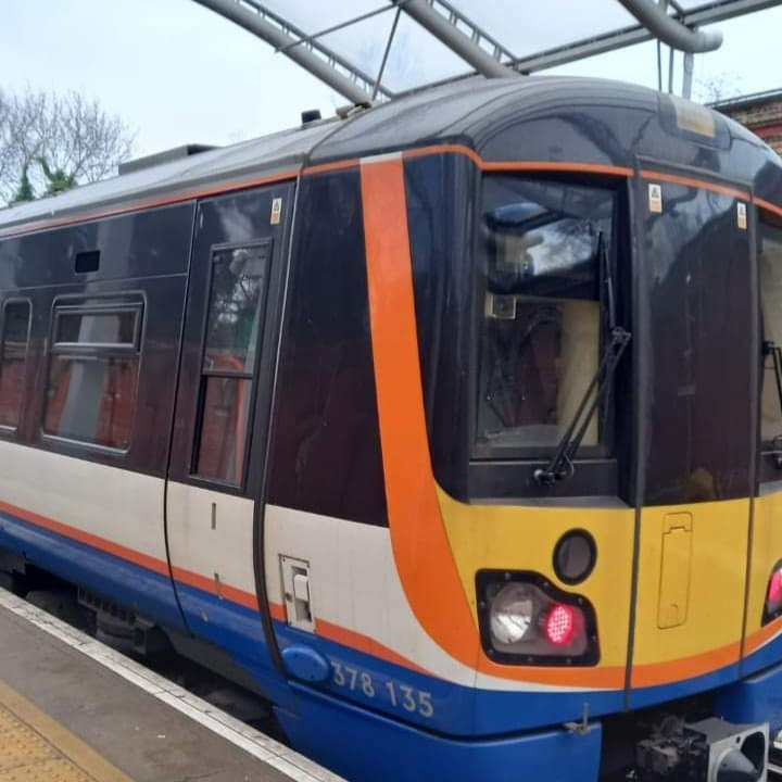 FrancisWadswor5's tweet image. #overground #tfl #class378 train is for Harefield Road 😂